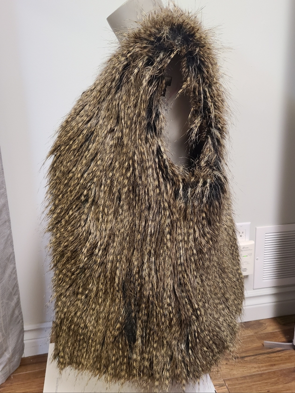 Regal Faux Fur Long Vest - Brown - Picture 4 of 4